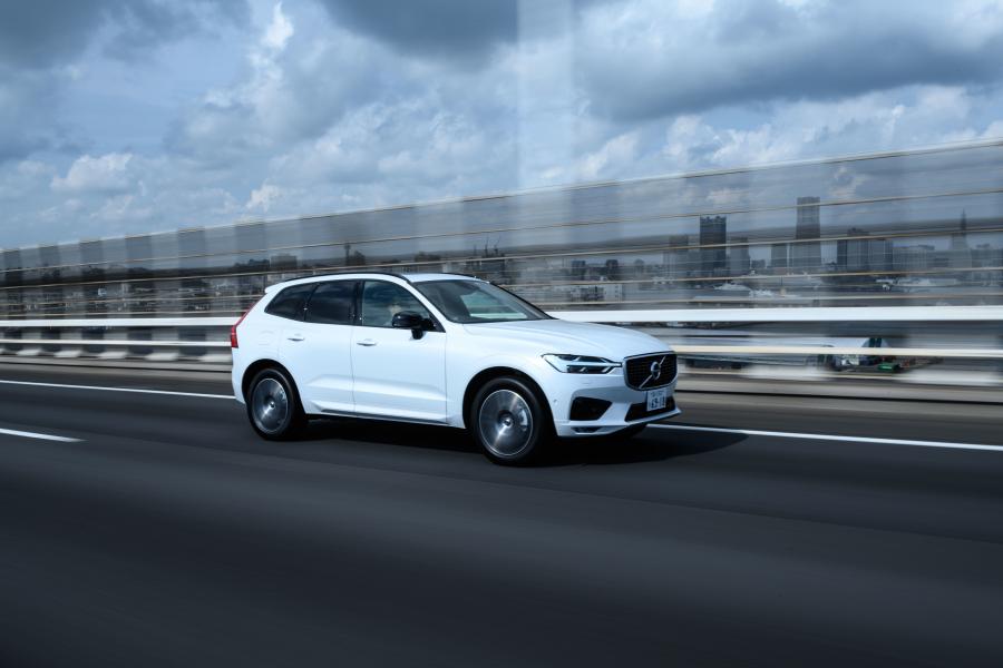  Volvo XC60 D4 R-Design 2017 года  (JP) (фото 11 из 32)